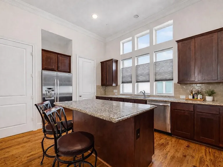 705 Delano St — Photo 19