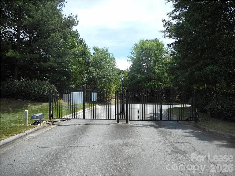 2421 Ryerson Ct — Photo 20