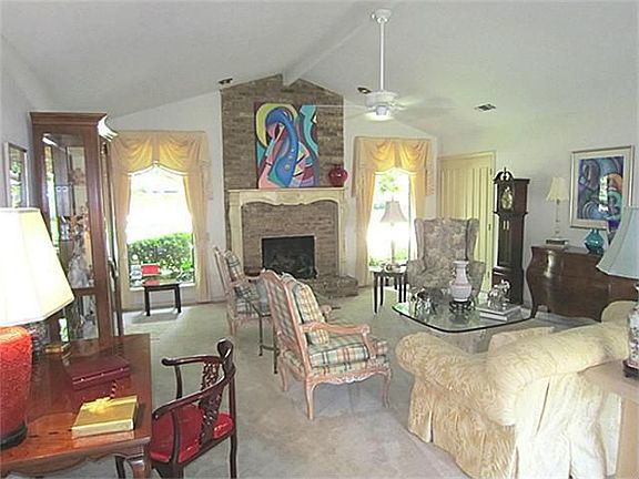 2nd image of 1106 Hilton Dr