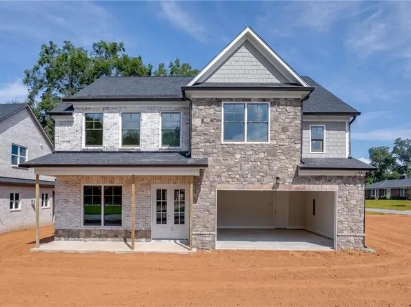 9 Stonehedge Dr, Buford, GA 30518