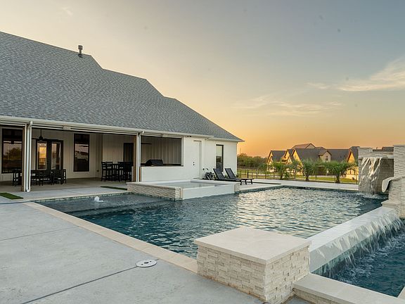 3rd image of 760 Hummingbird Ln