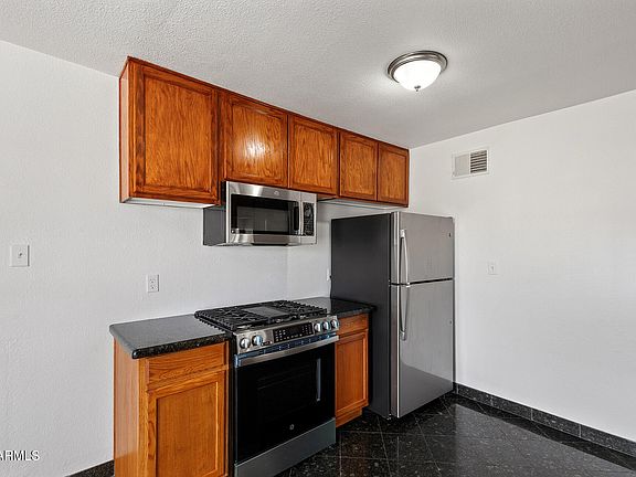5th image of 2920 W HOLLY Street