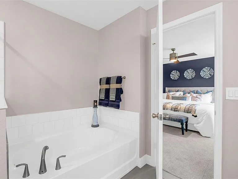 2729 Sanctuary Dr — Photo 32