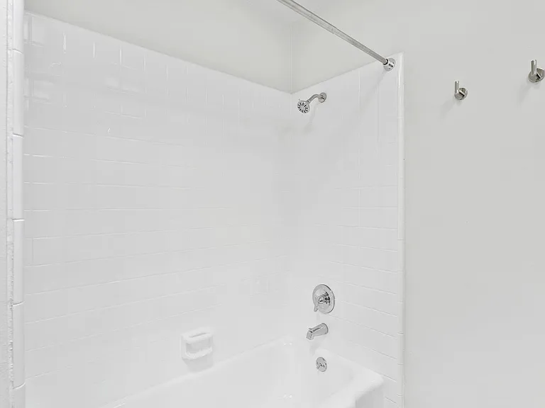 E Avenue - Coronado — Photo 16
