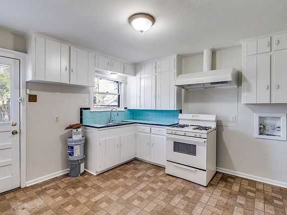 5th image of 3227 San Vicente Ave