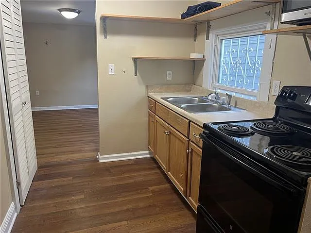 8510 S Claiborne Ave #B — Photo 2