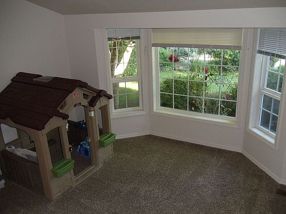 4th image of 1028 Kiwi Ct NW