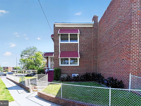 3rd image of 5539 5th St NE