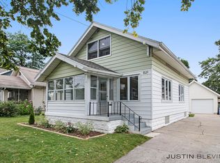621 Graceland St NE, Grand Rapids, MI 49505