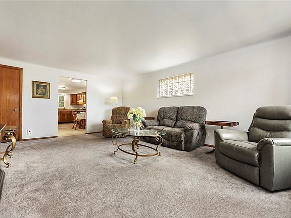 3rd image of 3999 Boulevard Dr