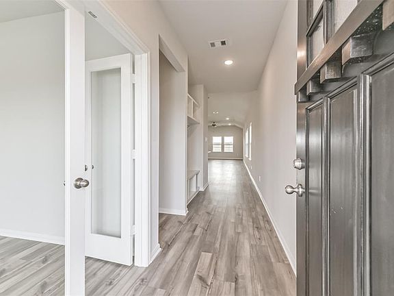 4th image of 1118 Wildflower Way Dr