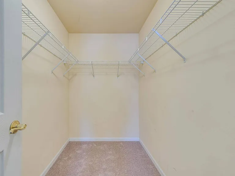 Sutton Place Apartments — Photo 36