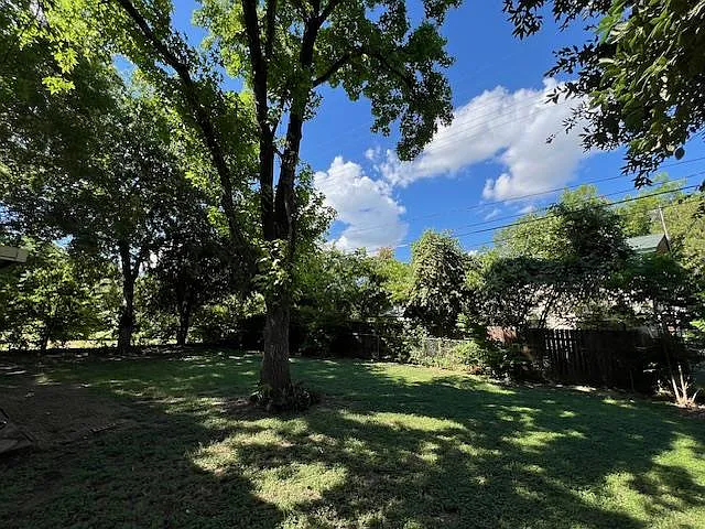 2606 Loyola Ln — Photo 16