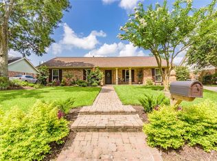 203 Burgandy Ln, League City, TX 77573