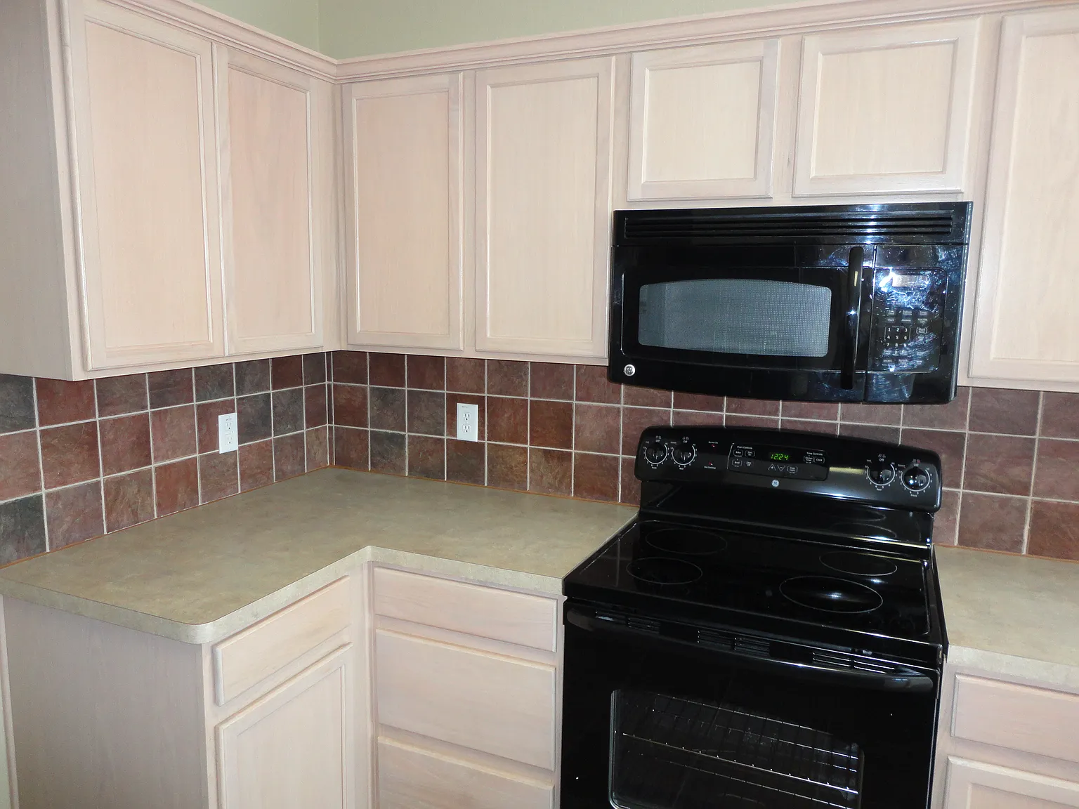 5 bed, 2.0 bath, 3066 sqft, $2,795 — Photo 4