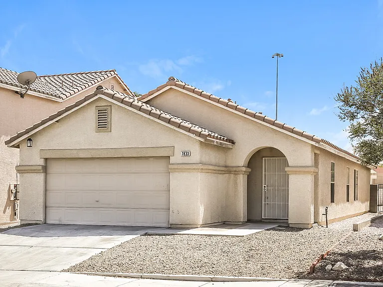 7833 Lovely Pine Pl — Photo 3