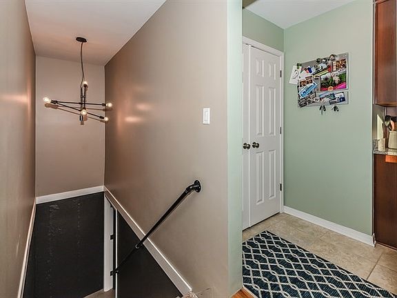 5th image of 524 Anita St