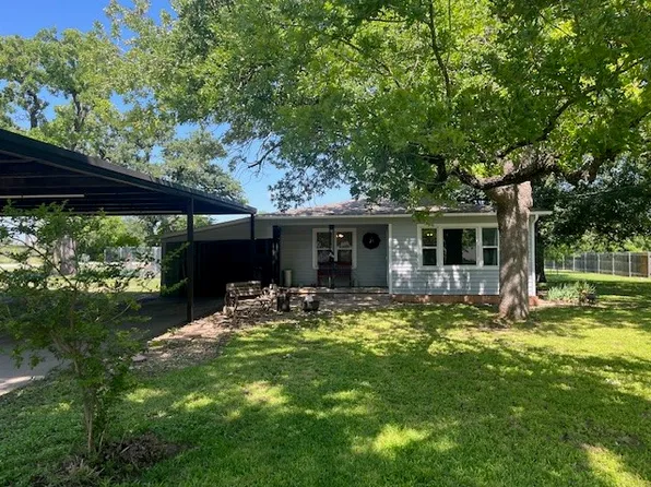 214 Hemphill St, Hico, TX 76457
