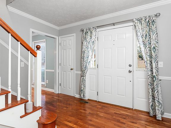 3rd image of 5040 Red Oak Dr