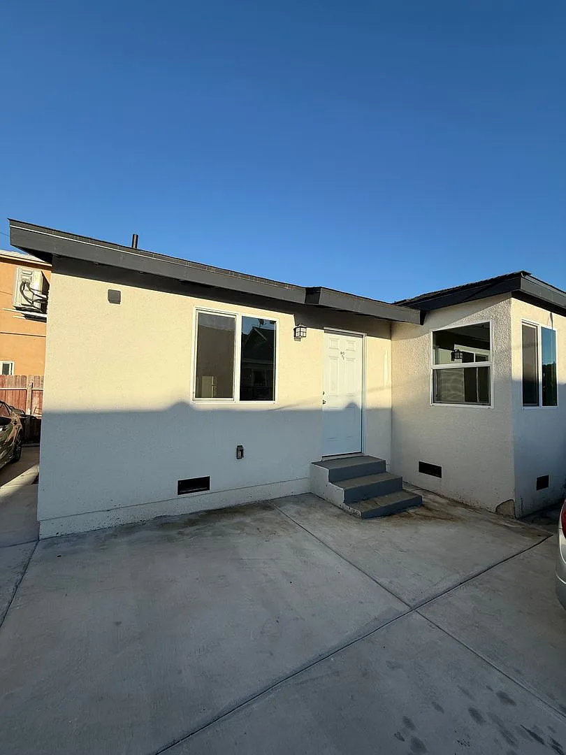 Beautiful 2 Bedroom! Must See — Photo 1