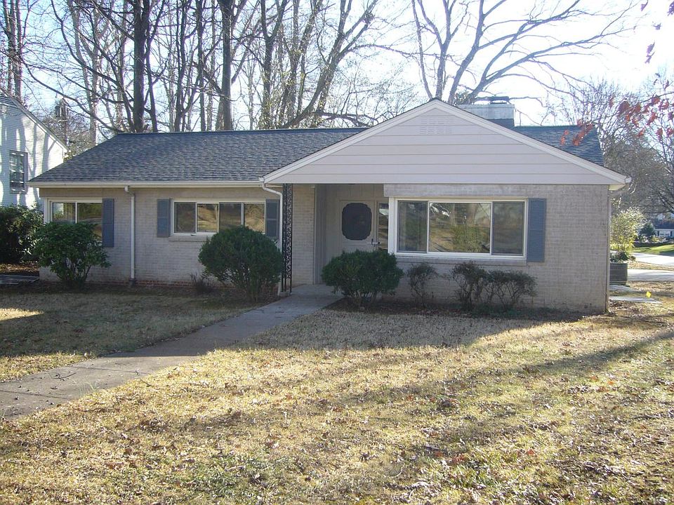 One story ranch on a corner lot in the heart of Starmount Fo