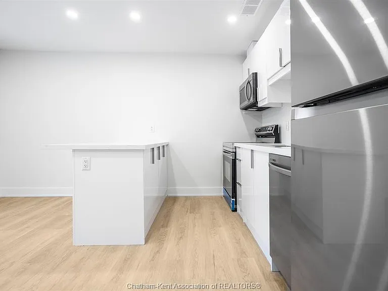 153 King St W #6 — Photo 7