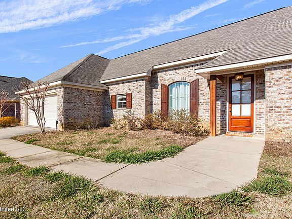 4th image of 303 Creek Ct