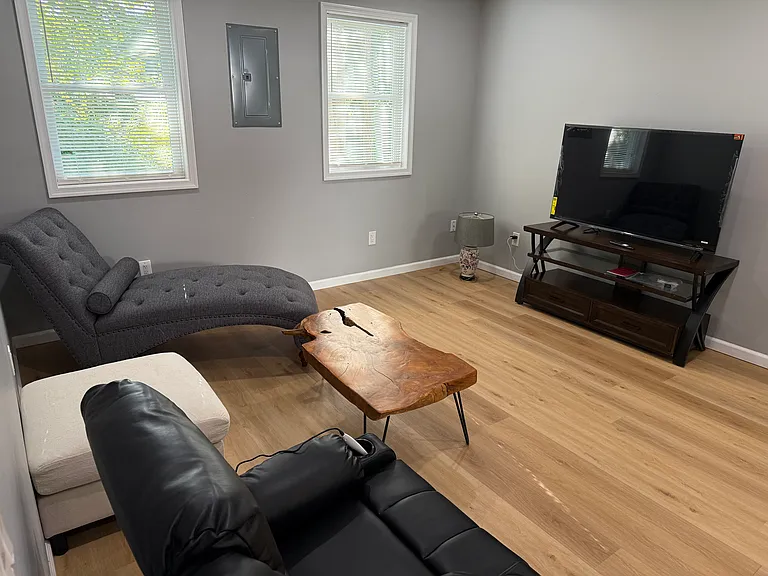 1093 Howellville Rd — Photo 6