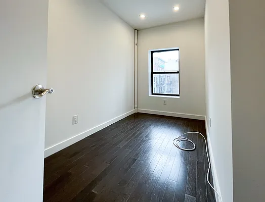 Rented by Kahen Properties | media 11