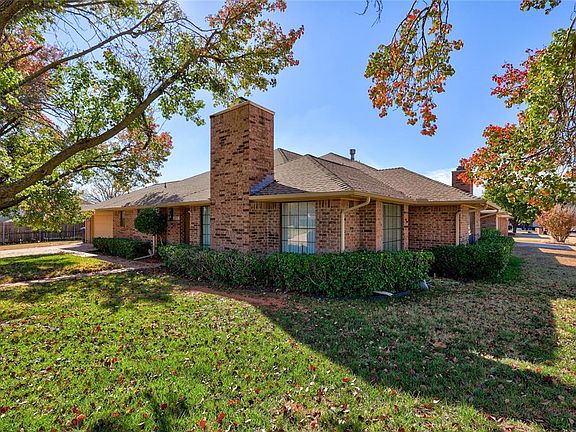 5th image of 2800 Silvertree Dr