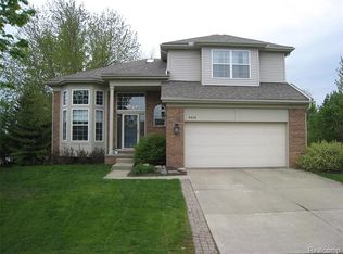 4936 Carrington Dr, Oakland Township, MI 48306