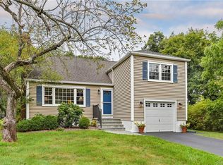 3015 Ferncrest Dr, Yorktown Heights, NY 10598