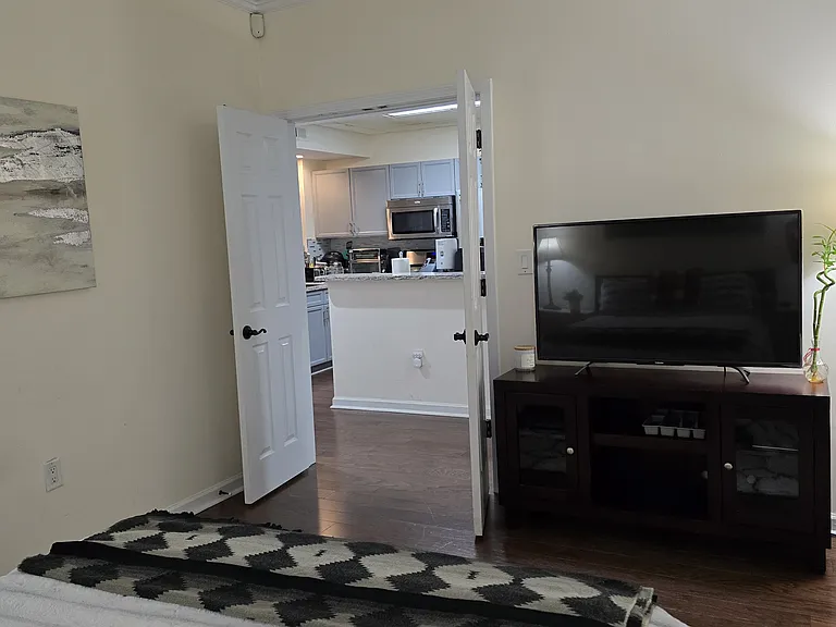 405 W 7th St #212 — Photo 28