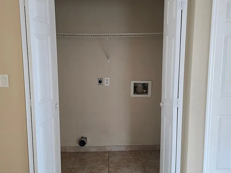 609 N Palm Dr — Photo 10