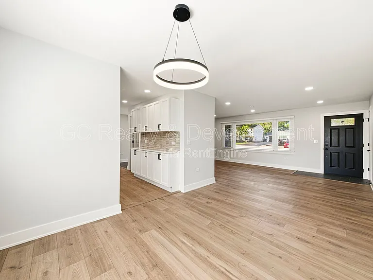 106 Hawthorne Dr — Photo 4