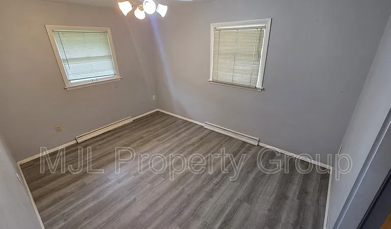1512 Robeson Ave — Photo 6