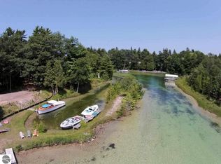 2320 S Penwood Trl, Leland, MI 49654