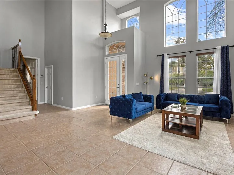 1102 Darnaby Way — Photo 4
