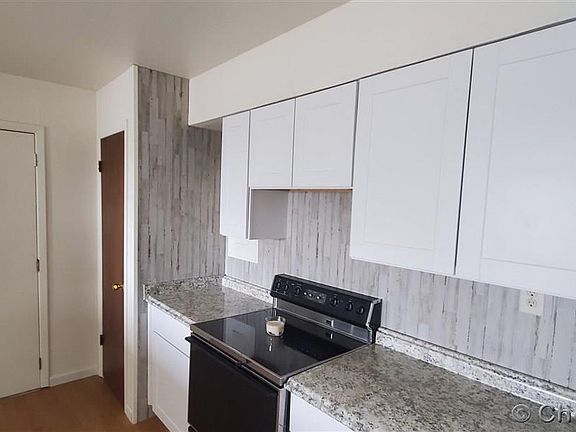 5th image of 410 E 9th St