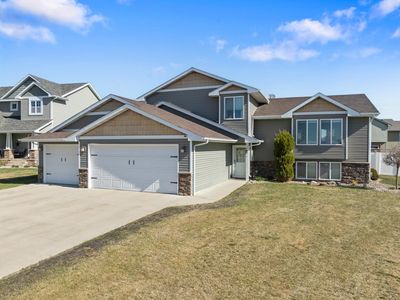 2700 Heritage Ct, Minot, ND, 58703