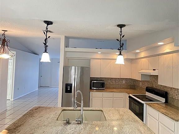 4th image of 11322 Topaz St