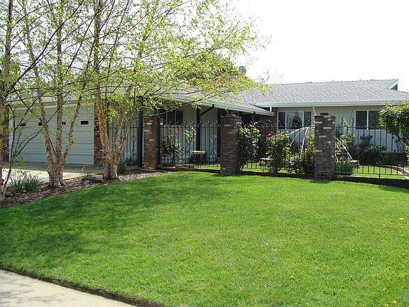 3rd image of 3241 Rosemont Dr