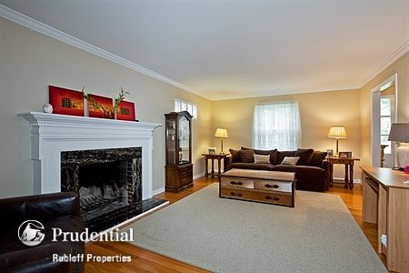 2nd image of 538 Franklin St