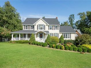 11 Cider Mill Rd, Sandy Hook, CT 06482