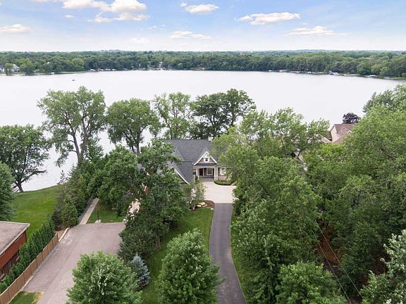 3rd image of 3167 Shoreline Ln
