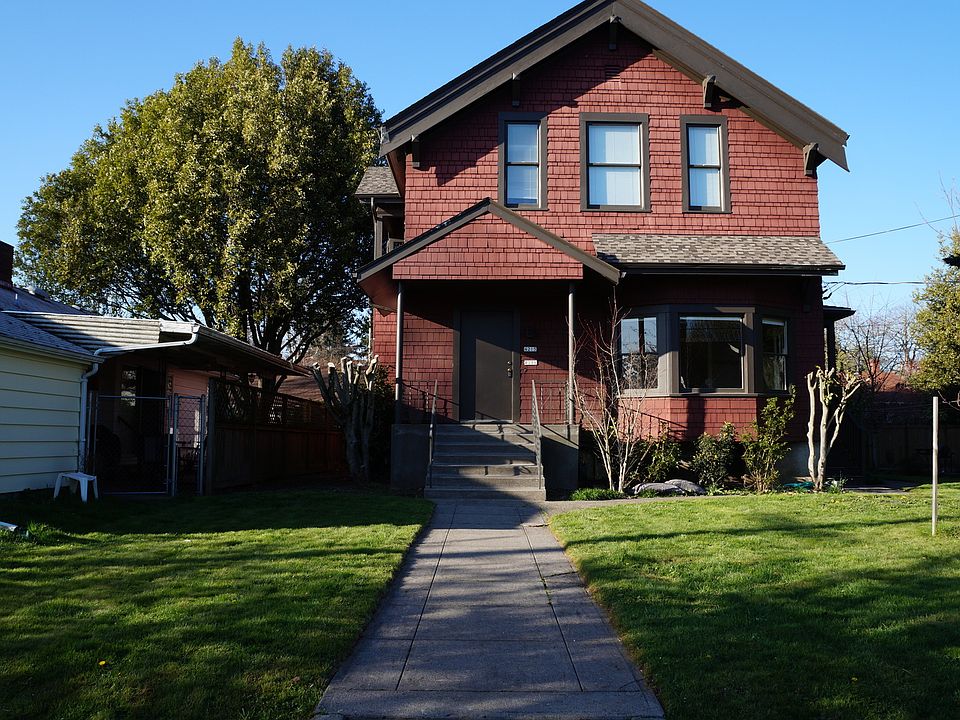 1st image of 4211 & 4215 SE Alder St #4215