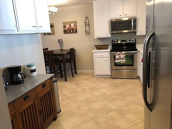 3rd image of 613 Greenbriar Townhouse Way