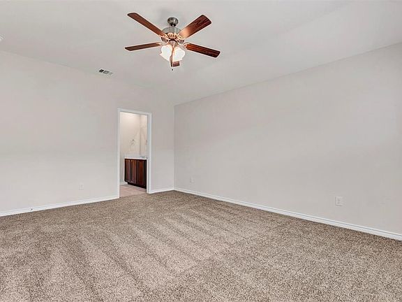 3rd image of 1401 Lderberry Dr