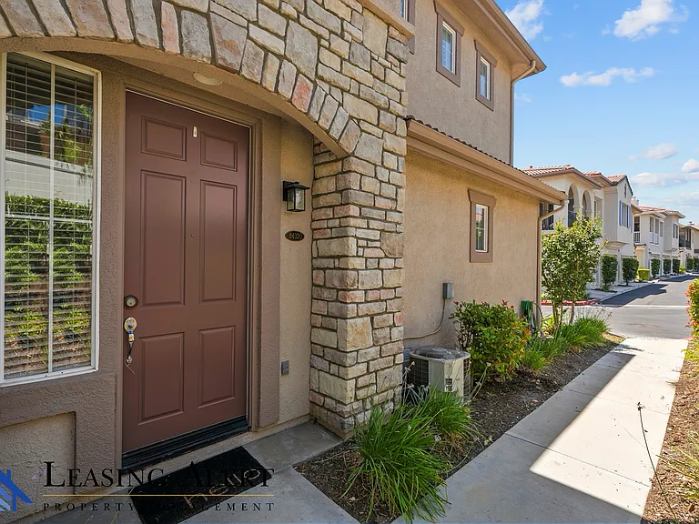 24320 Lorenzo Ln — Photo 2