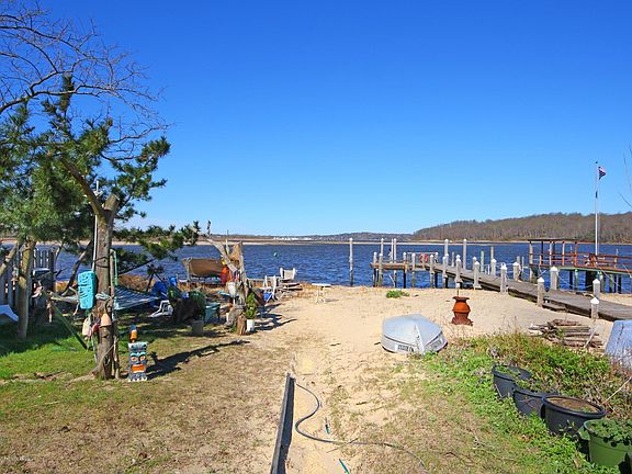 3rd image of 46 Normandie Pl